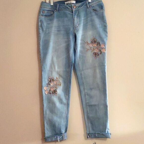 Est 1948 Denim‎ Women's Size 8 Pastel Floral Embroidery Ankle Light Wash Jeans - Picture 1 of 8